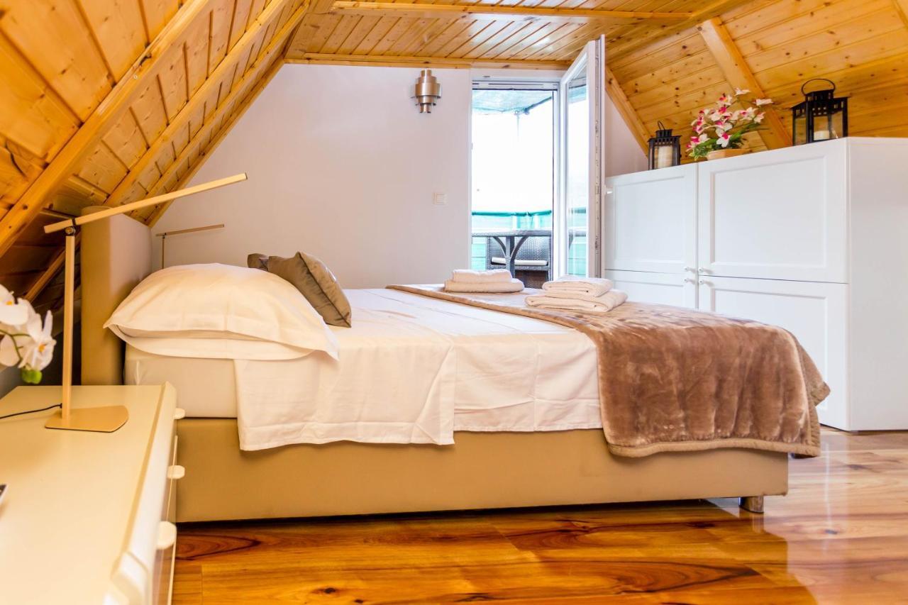 Holiday House Antique Kostanje Екстериор снимка