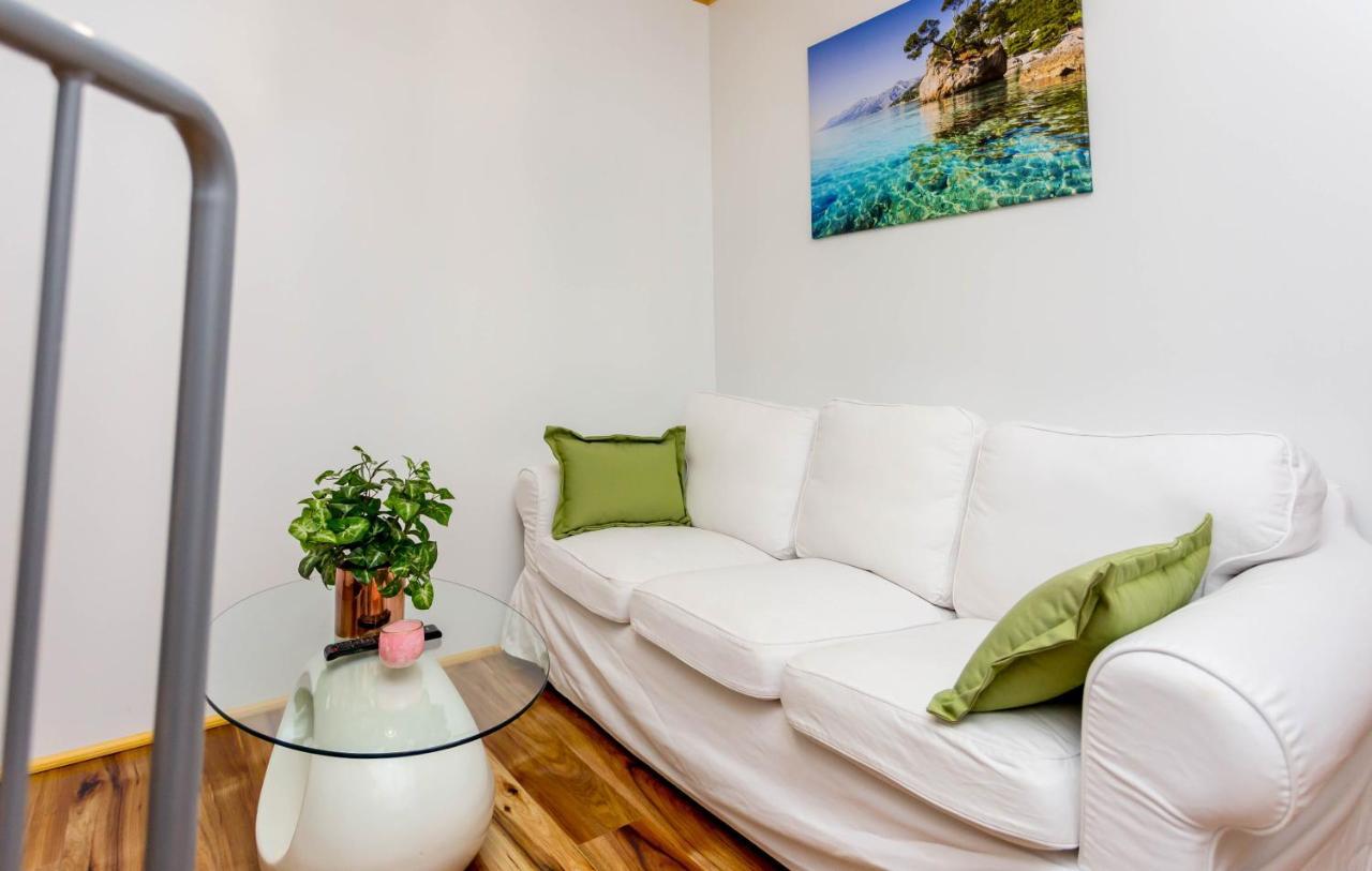 Holiday House Antique Kostanje Екстериор снимка
