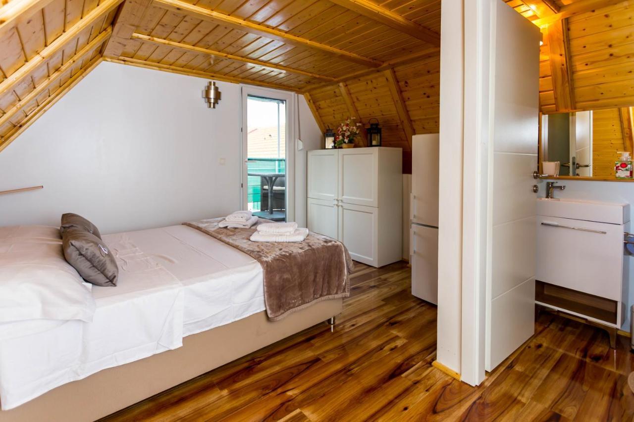 Holiday House Antique Kostanje Екстериор снимка