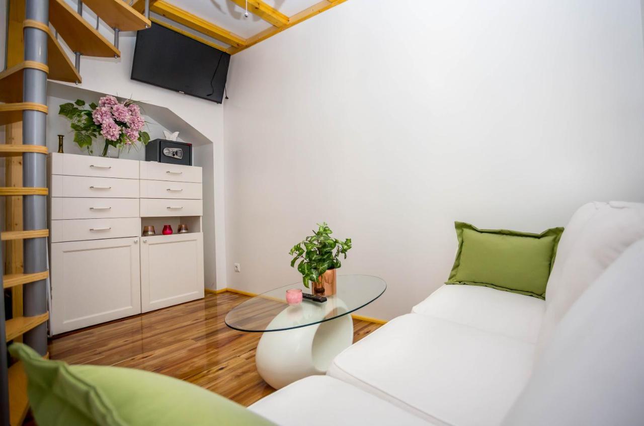 Holiday House Antique Kostanje Екстериор снимка