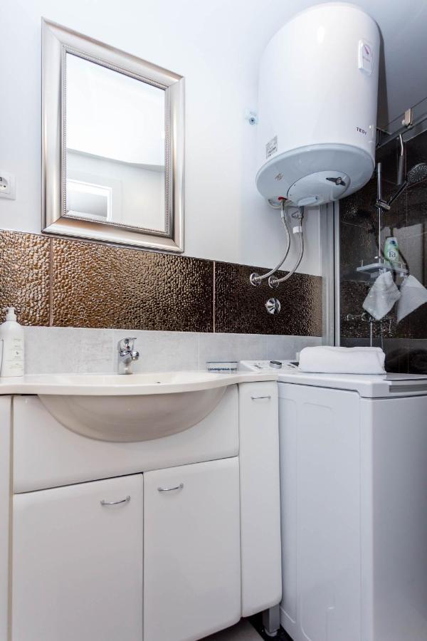 Holiday House Antique Kostanje Екстериор снимка